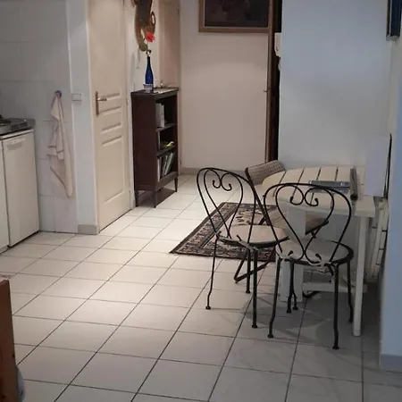 Centre Apartment *