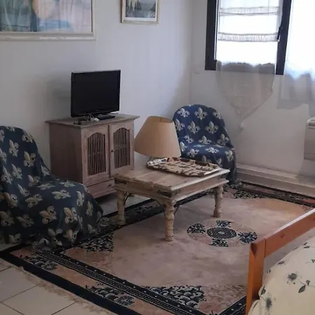 Apartment Centre *